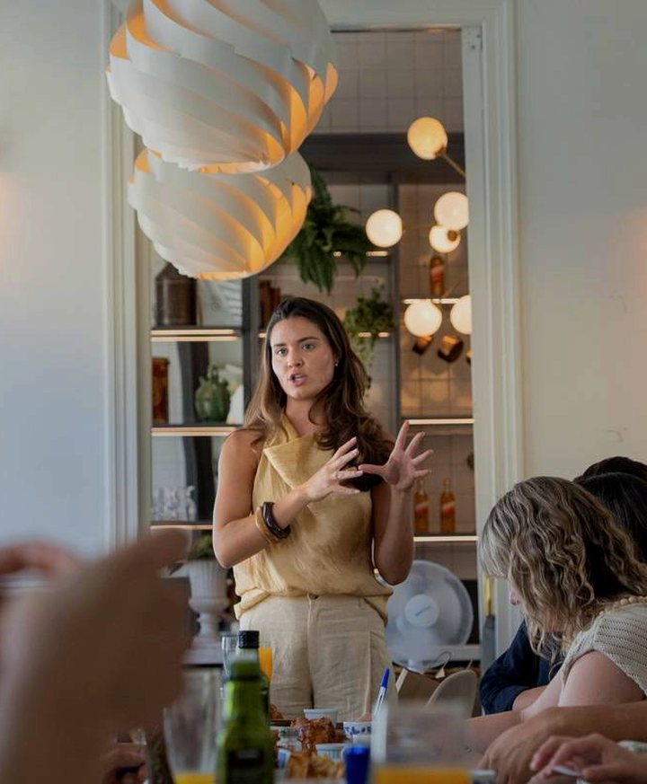 Carola Gómez dando una clase de Talma Academy